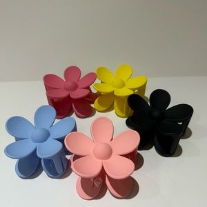 Flower claw clips